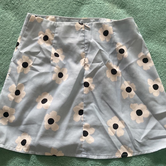 Princess Polly - Picture 3 of 3